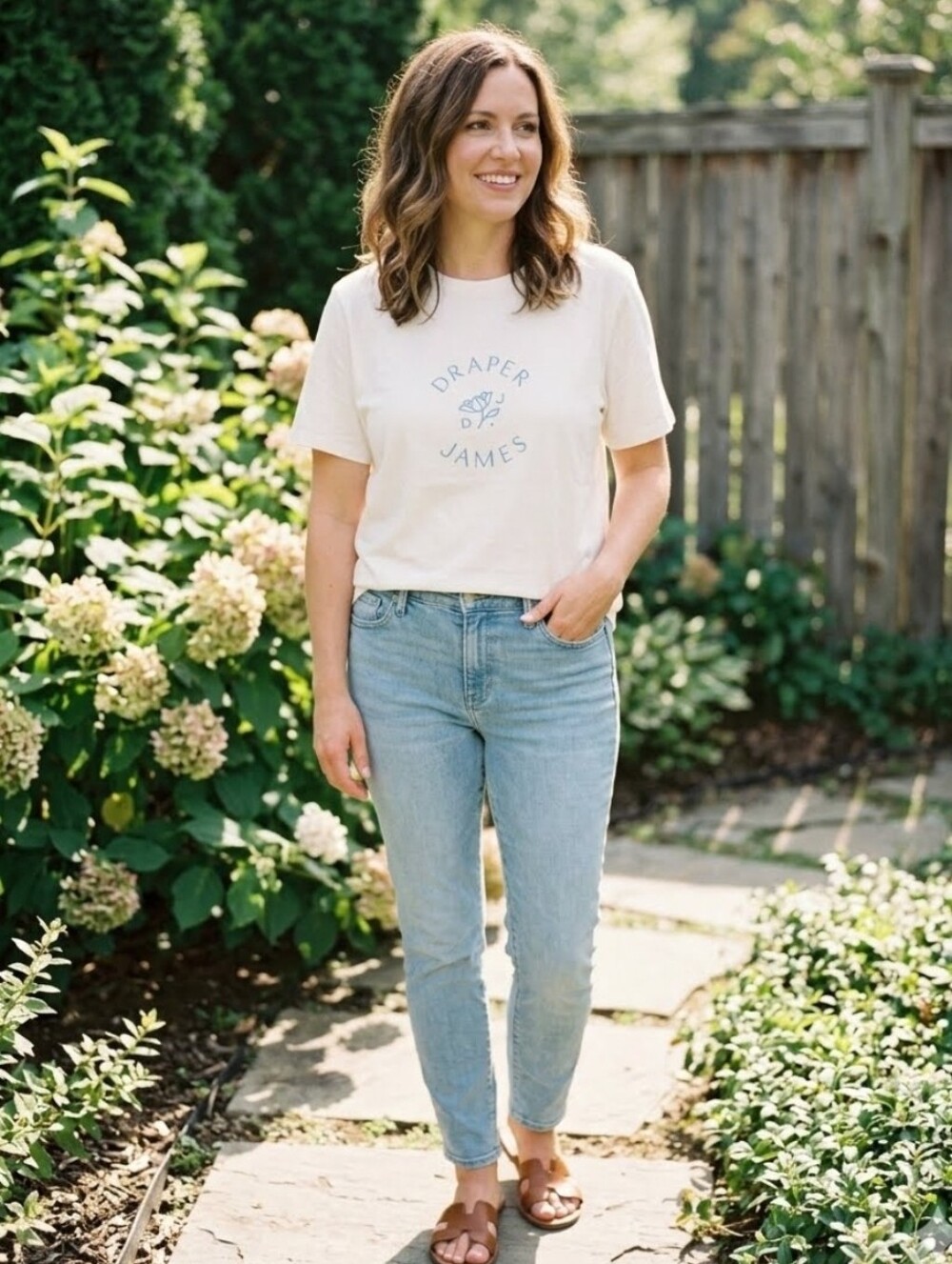Draper James White Tee with Light Blue Logo and Floral Motif Sz 2x/XXL